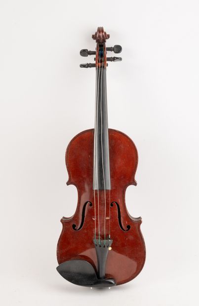 Un violon Georges MOUGENOT, portant signature...