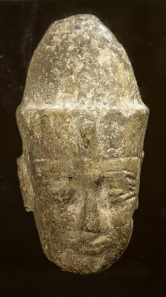 EGYPTE Trés rare portrait de pharaon en cristal de roche. Les traits du visage étaient...