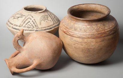 null Lot composé de:- un vase à décor géométrique. Iran, Ier millénaire avant JC....