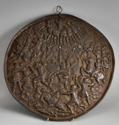 null Bouclier d?ornement en bronze, figurant la prise de Jérusalem. XVIIe siècle....