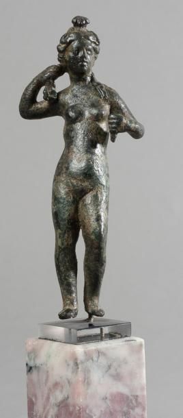 Statuette en bronze représentant la déesse...