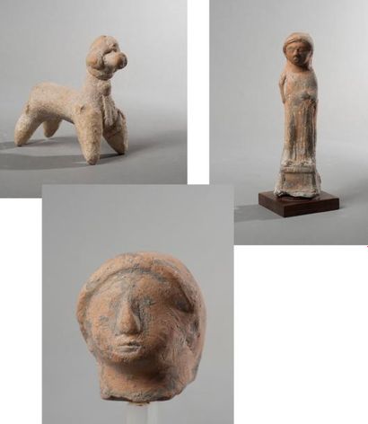 null Statuette d?Orant et une tête d?orant de Sidon (Ve siècle avant JC) et un chien...
