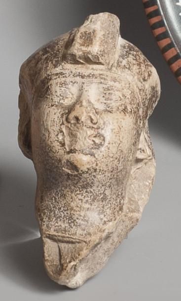 null Modèle de sculpteur en calcaire représentant un tête royale. Egypte, époque...
