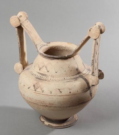 null Vase trozzella à figures géométriques. Italie du sud, IVe siècle avant JC. Haut.:...