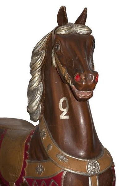 null CHEVAL DE MANÈGE En bois sculpté polychrome et partiellement argenté. Le cheval...