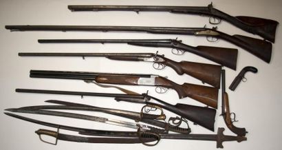 null Beau lot d'armes du 18ième au 20ième siècle se décomposant comme suit: Sabre...