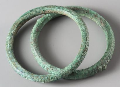 null Deux bracelets romains à joncs fermés Bronze. Epoque Romaine. Diam.: 7 cm