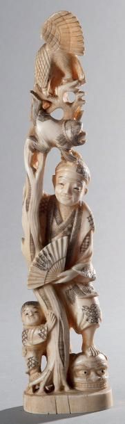 Okimono en ivoire marin représentant un danseur...