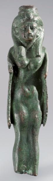 null Isis Ptérophore Statuette représentant la déesse Isis ailée, debout vêtue d?une...