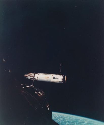 null NASA Mission Gemini X, 1966 la rencontre entre le module agena et le module...
