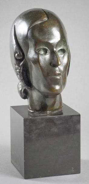 D'APRÈS AMEDEO MODIGLIANI (1884-1920) Portrait de femme Epreuve en bronze à patine...