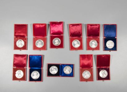 null Lot de 12 médailles commémoratives

VATICAN, 1878-1939

-à l’effigie des papes...