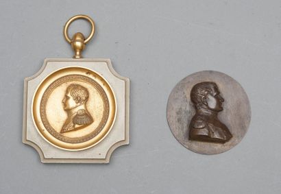 null Napoléon Ier

Médaillon en bronze.

Diam. : 10,4 cm



Napoléon Ier

Médaillon...