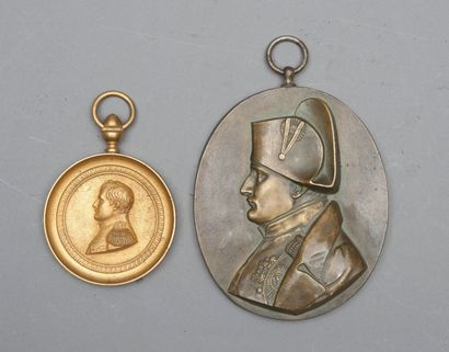 null Napoléon Ier

Médaillon en bronze ciselé et doré.

15,4 x 10,2 cm



Napoléon...