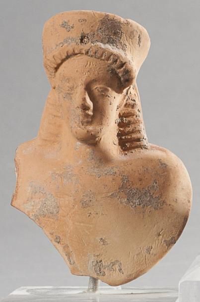 GRÈCE Buste de kouros Terre cuite Art Grec, Epoque Archaïque, VIe s. av. J.-C Haut.:...