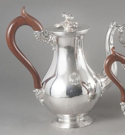 null CAFETIERE Gravée aux armes de Louis-Philippe Ier, roi des Français, d'azur à...