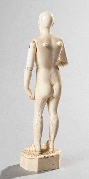 null Mannequin androgyne nu, les bras articulés, chaussé de spartiate. XVIIIe siècle,...