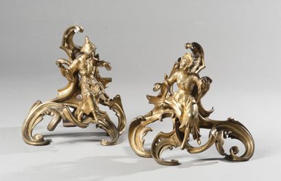 null Paire de chenets en bronze patiné et décor d’un couple de chinois sur des feuillages...