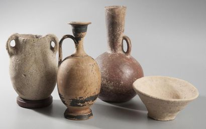 Quatre vases antiques. Du IV è s. av au Ier...