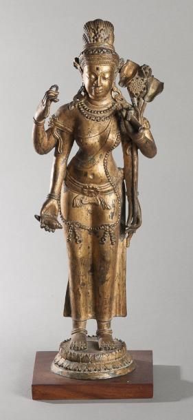 null Sujet en bronze doré représentant vishnu. Siam vers 1900. Haut.: 46 cm