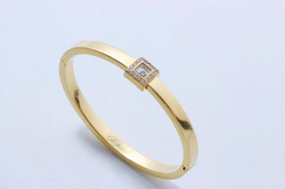null CHOPARD ''HAPPY DIAMOND'' Bracelet jonc rigide ouvrant en or, centré d'un carré...