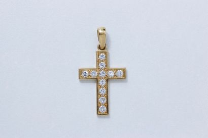 null Pendentif en or, stylisant une croix rehaussée de diamants brillantés en serti...