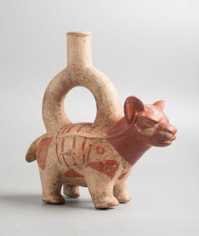 null Vase à anse en étrier représentant un lama portant une charge.

Céramique polychrome.

Style...