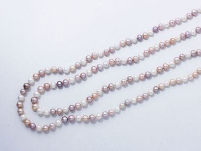 null Sautoir composé d'un rang de perles de culture d'eau douce d'environ 9 mm, dans...