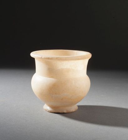 null Vase en calcite. Nouvel Empire (1550 - 1069 av. J.-C.). Large panse globulaire...