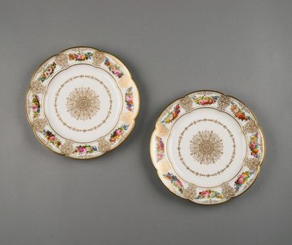 SEVRES, 1846-1848SERVICE D’APPARAT DU PAVILLON DE BRETEUIL PAIRE D’ASSIETTES PLATES...