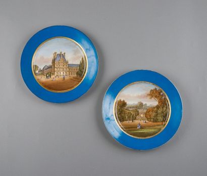 SEVRES, 2nde moitié du XIXe siècle DEUX ASSIETTES PLATES 

VUES DU CHATEAU DES TUILERIES...