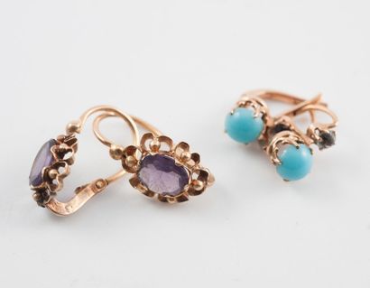 null Lot de 2 paires de pendants d'oreilles anciens ornés d'améthystes ou de turquoises....