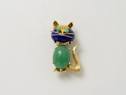 null Broche en or 18 K guilloché, stylisant un chat, la tête en lapis lazuli, les...