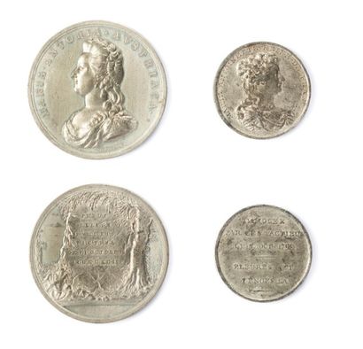 null 16 octobre 1793 - Exécution de Marie-Antoinette, lot de 2 médailles en étain...