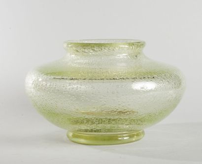 null DAUM NANCY FRANCE Vase en verre bullé à panse aplatie. H : 19 cm. AP