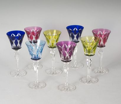 Saint Louis, XXe siècle Huit verres à pied en cristal de couleur

Cristal

H. 20,3...