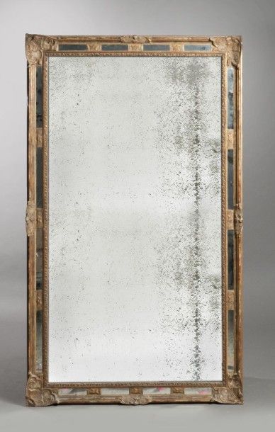 France, fin XIXe-début XXe siècle Miroir à parecloses en bois doré

H. 157 cm ; L....