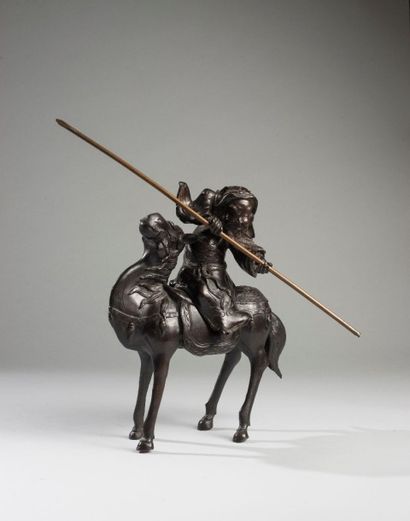 null Sujet en bronze représentant un lancier à cheval formant brûle parfum.

Chine,...