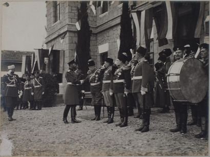 E. de Hahn L'Empereur Nicolas II passant en revue les officiers garde-frontières....