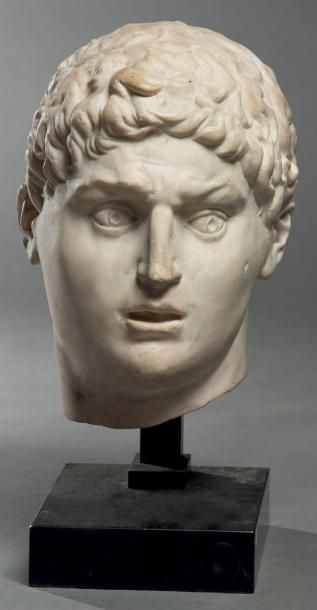 null Jeune patricien Marbre. Epoque romaine, II-IIIe siècles Haut.: 33 cm