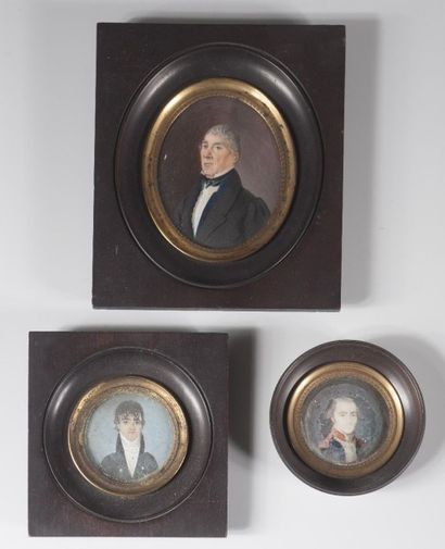 Ecole FRANCAISE de la fin du XVIIIe et du XIXe siècle Portraits d'homme, trois miniatures...