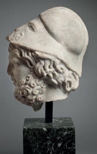 null Tête d'homme casqué, probablement Périclès Art romain, IIe siècle 40 x 21 x...
