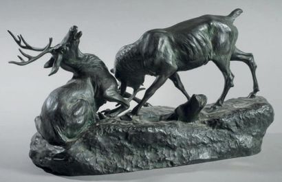 CARTIER Thomas (1879-1943) «Combat de cerfs» Epreuve en bronze à patine verte, signée....
