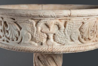 null Fonts baptismaux Italie Fin du XIIe siècle Haut.: 111 cm - Diam.: 65 cm Provenance:...