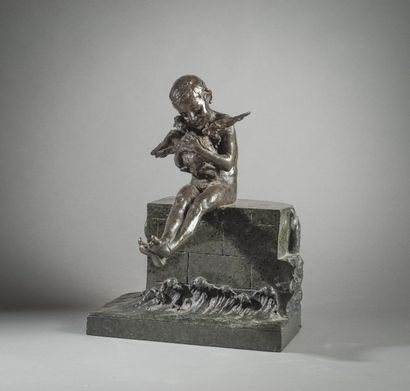 ÉCOLE FRANÇAISE, début du XXe siècle «L'enfant au cygne» Epreuve en bronze à patine...