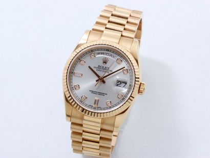 ROLEX OYSTER PERPETUAL DAY-DATE" Montre bracelet d'homme en or rose, cadran argenté...