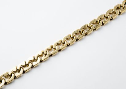 null Important bracelet chaine gourmette en or jaune. Poids : 141,9 g.