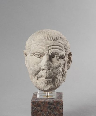null Tête représentant un portrait d’homme barbu en calcaire. Fin de l'époque Gallo-Romaine....