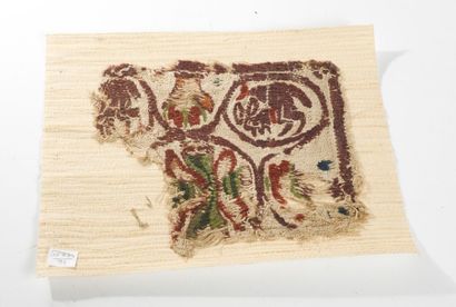 null Fragment de tissu Copte, Ier siècle, dessin abstrait vert, rouge et bleu