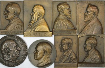 null Algérie, lot de 8 plaques et médailles de personnages, principalement de la...